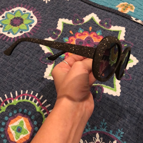 CLOUT GOGGLES 😎 - Picture 6 of 14